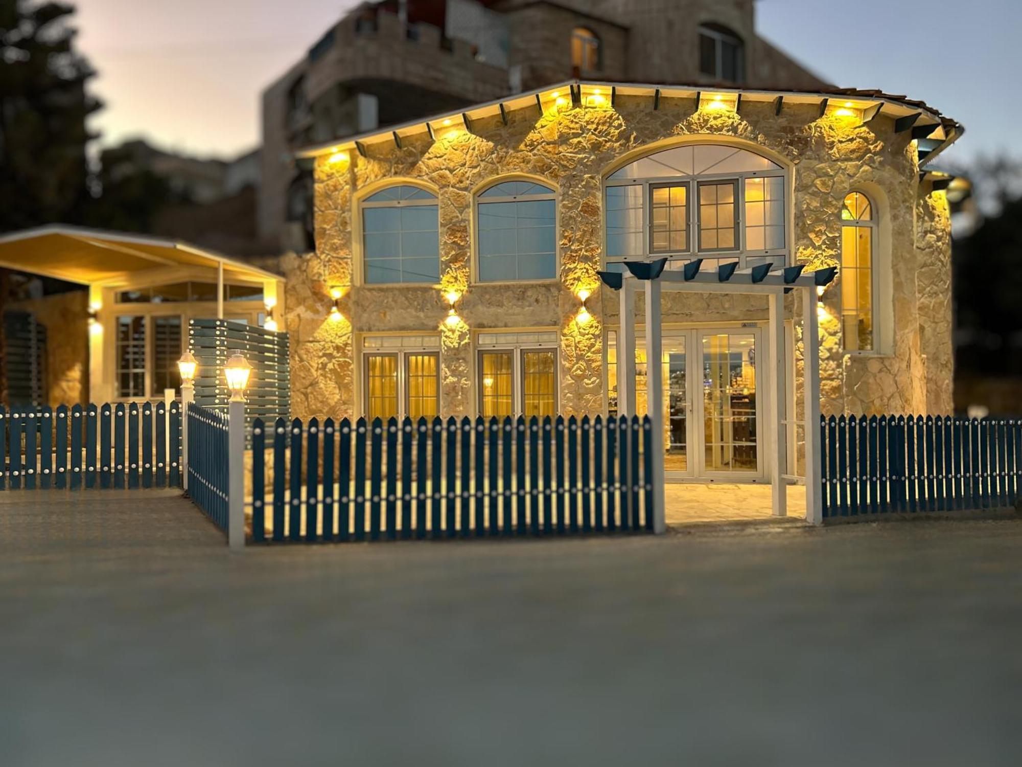 Celestia Boutique Inn - Boutique Stay Overlooking Jerash Ruins จีราช ภายนอก รูปภาพ