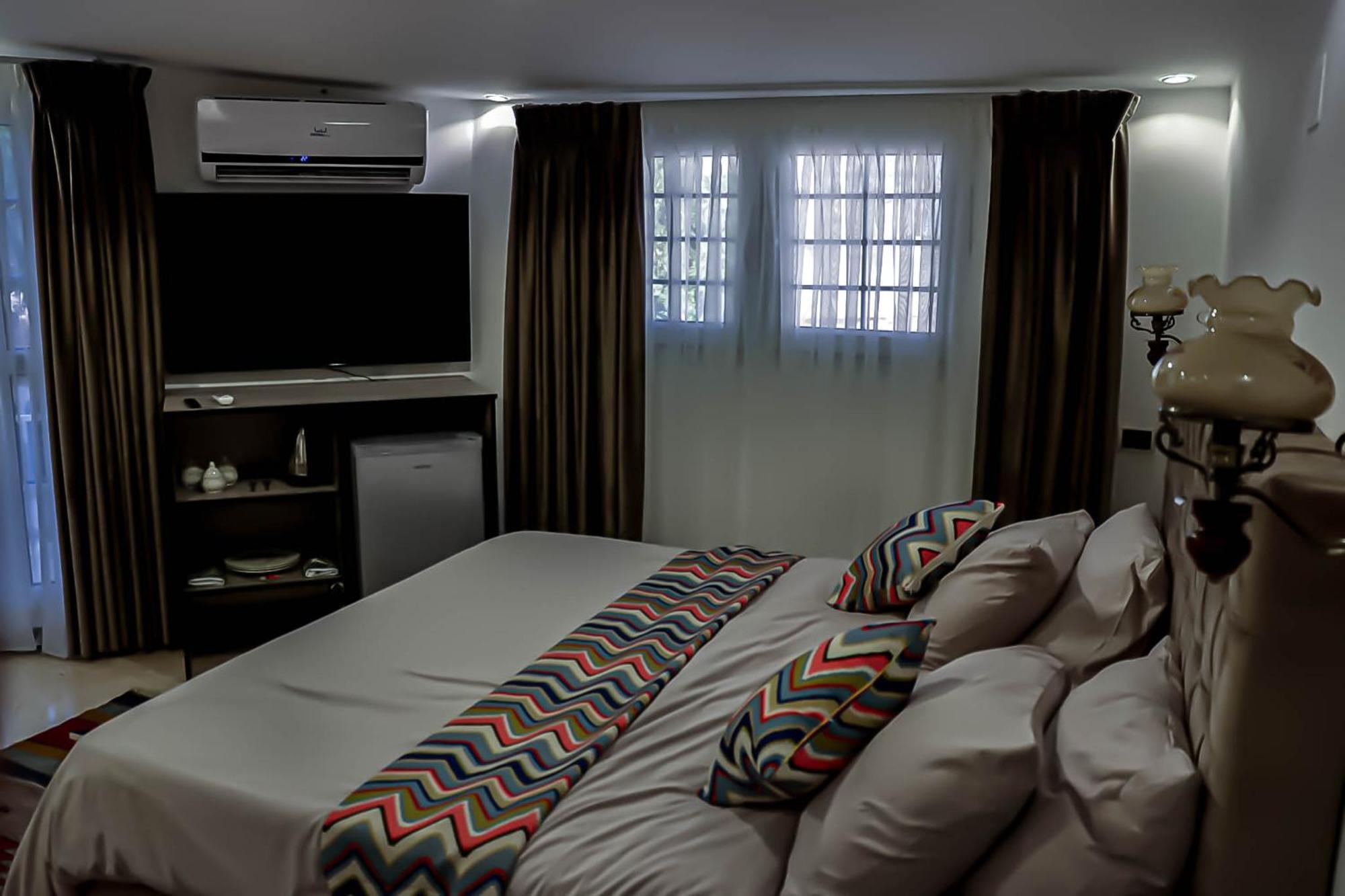 Celestia Boutique Inn - Boutique Stay Overlooking Jerash Ruins จีราช ภายนอก รูปภาพ