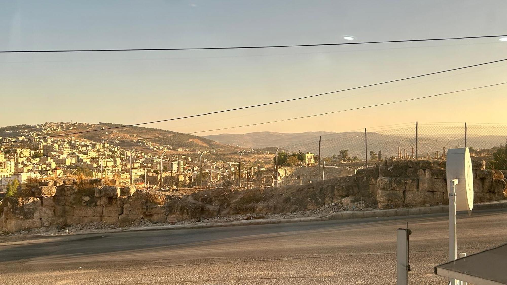 Celestia Boutique Inn - Boutique Stay Overlooking Jerash Ruins จีราช ภายนอก รูปภาพ